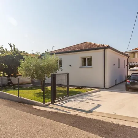 Family Friendly House With A Swimming Pool - 27226 Umag