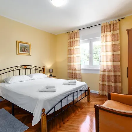 Family Friendly House With A Swimming Pool - 27226 Holiday home *