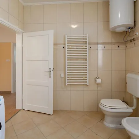 Family Friendly House With A Swimming Pool - 27226 Holiday home *