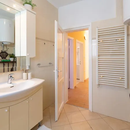 Holiday home Family Friendly House With A Swimming Pool - 27226 *