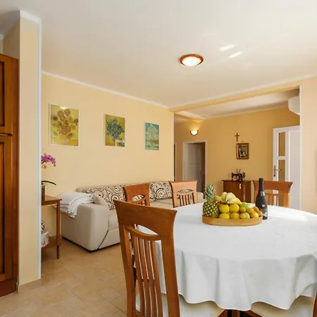 Family Friendly House With A Swimming Pool - 27226